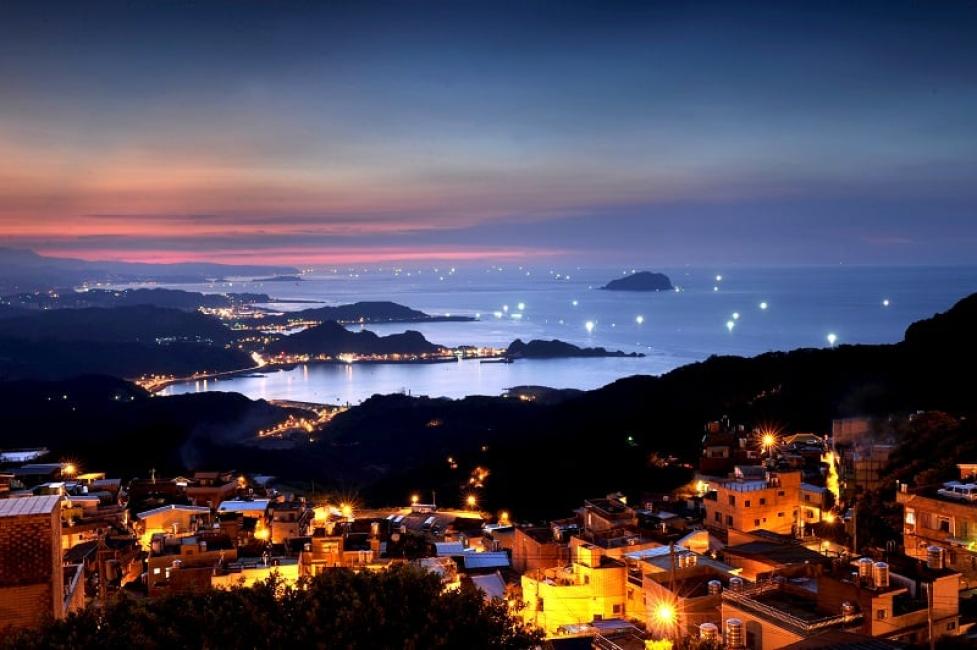 台北発 日本語ガイドと行く九份＋十分 半日観光ツアー街並み散策＋夜景観賞 （台湾）