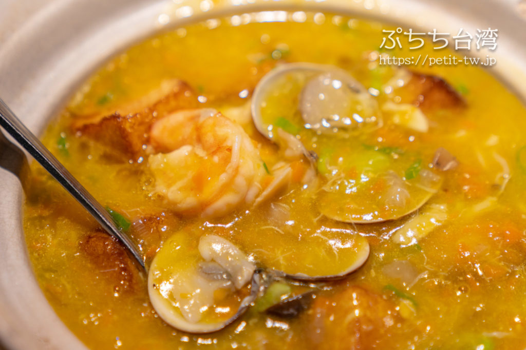 杭州小籠湯包民生東路店の蟹のたまごスープ