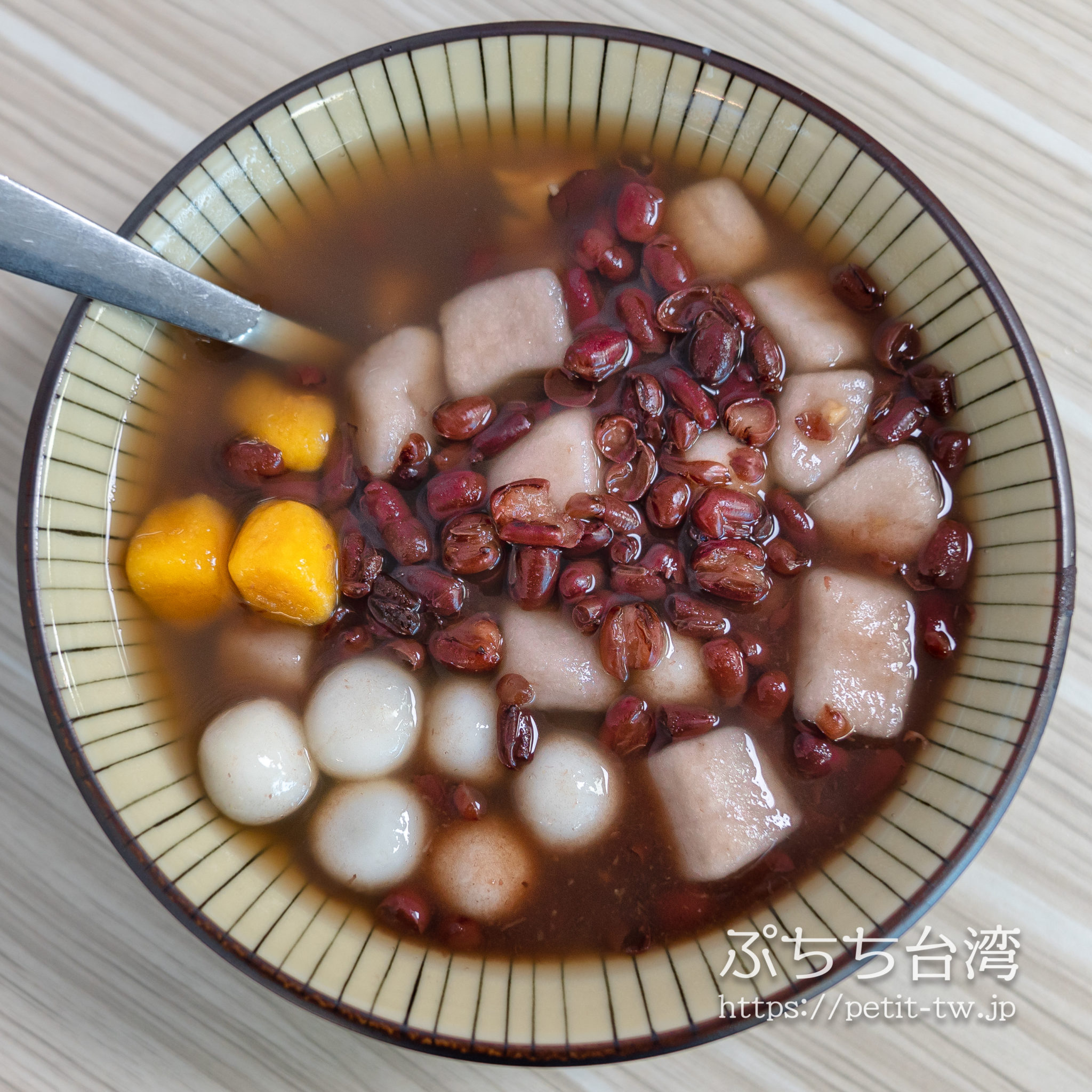 豆花荘 トッピングが楽しい！寧夏夜市近くの人気豆花店（台北