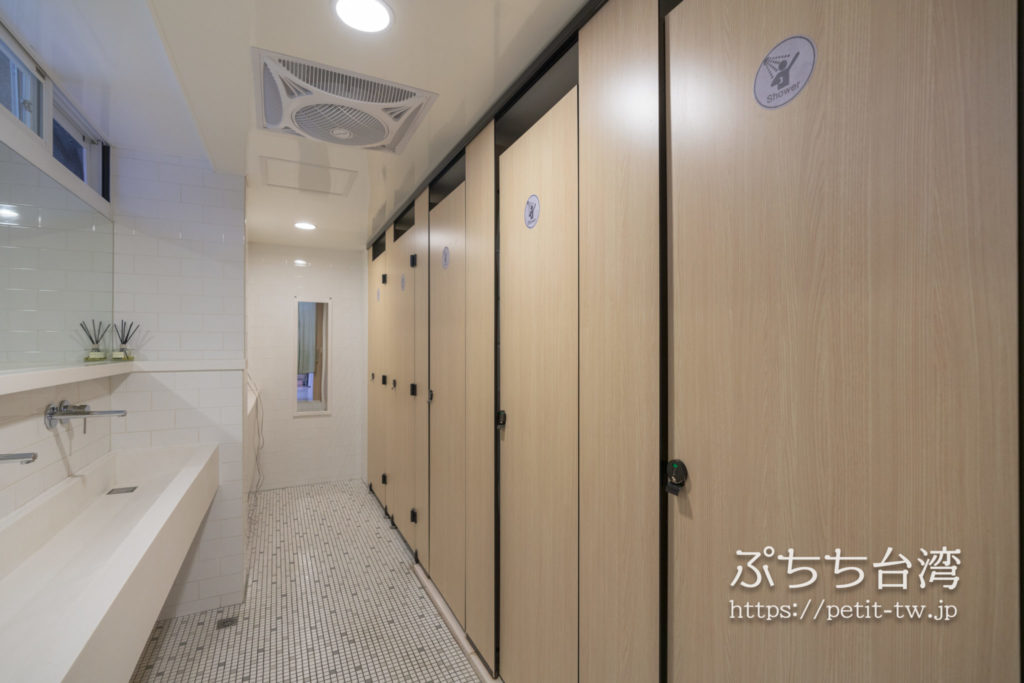 フリップフロップガーデン台北の共用バスルーム