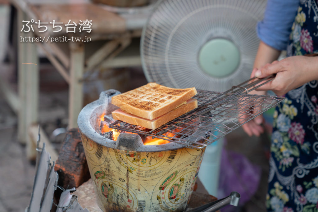 台南の武廟阿嬤手工碳烤三明治のサンドイッチ