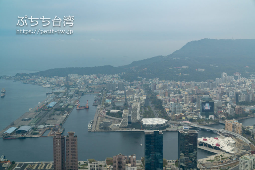 高雄85ビル展望台（高雄85觀景台、Kaohsiung 85 Sky Tower Observatory）から見える高雄の街の眺望