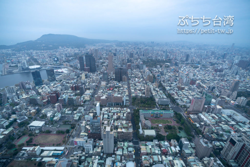 高雄85ビル展望台（高雄85觀景台、Kaohsiung 85 Sky Tower Observatory）から見える高雄の街の眺望