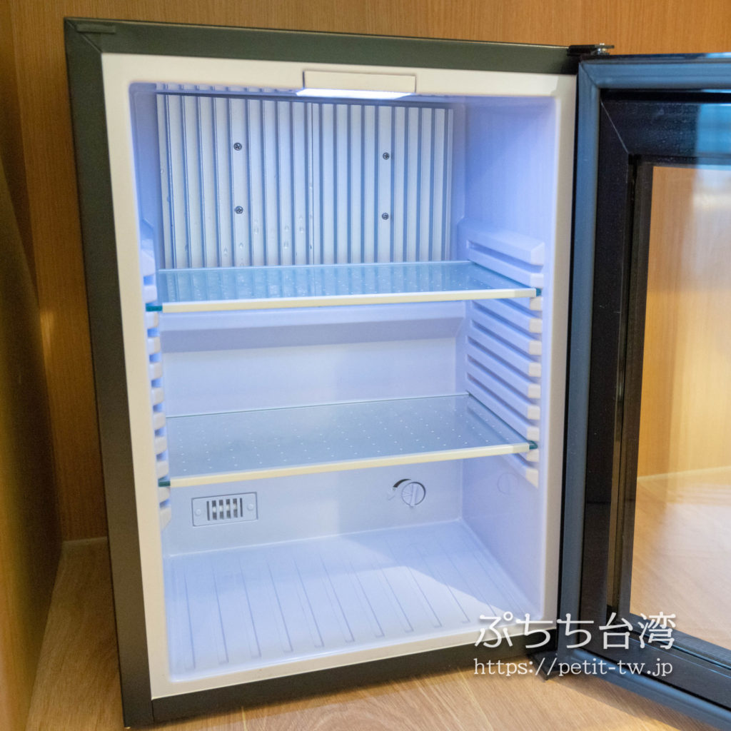 ホテルディスカバー嘉義の客室の冷蔵庫