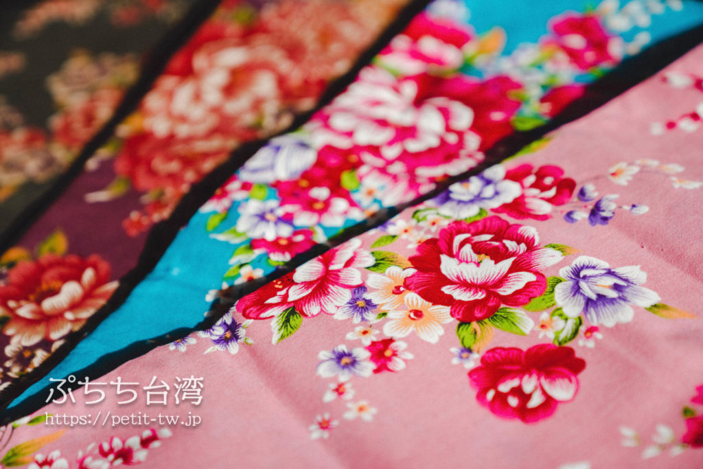 台北の永楽市場の布市場の問屋、聖欣布行の客家花布