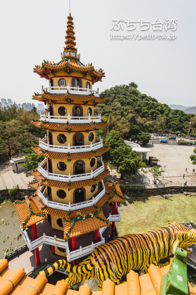 台湾高雄の蓮池潭の龍虎塔