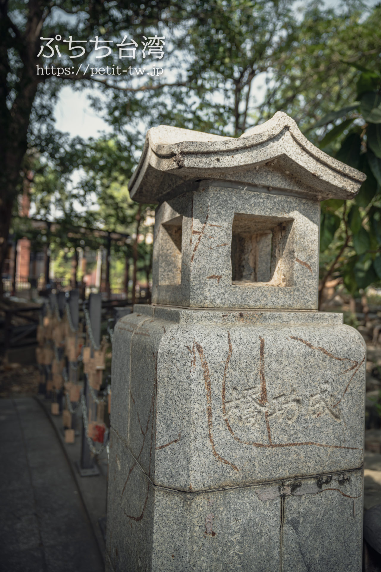 台南神社跡の灯篭
