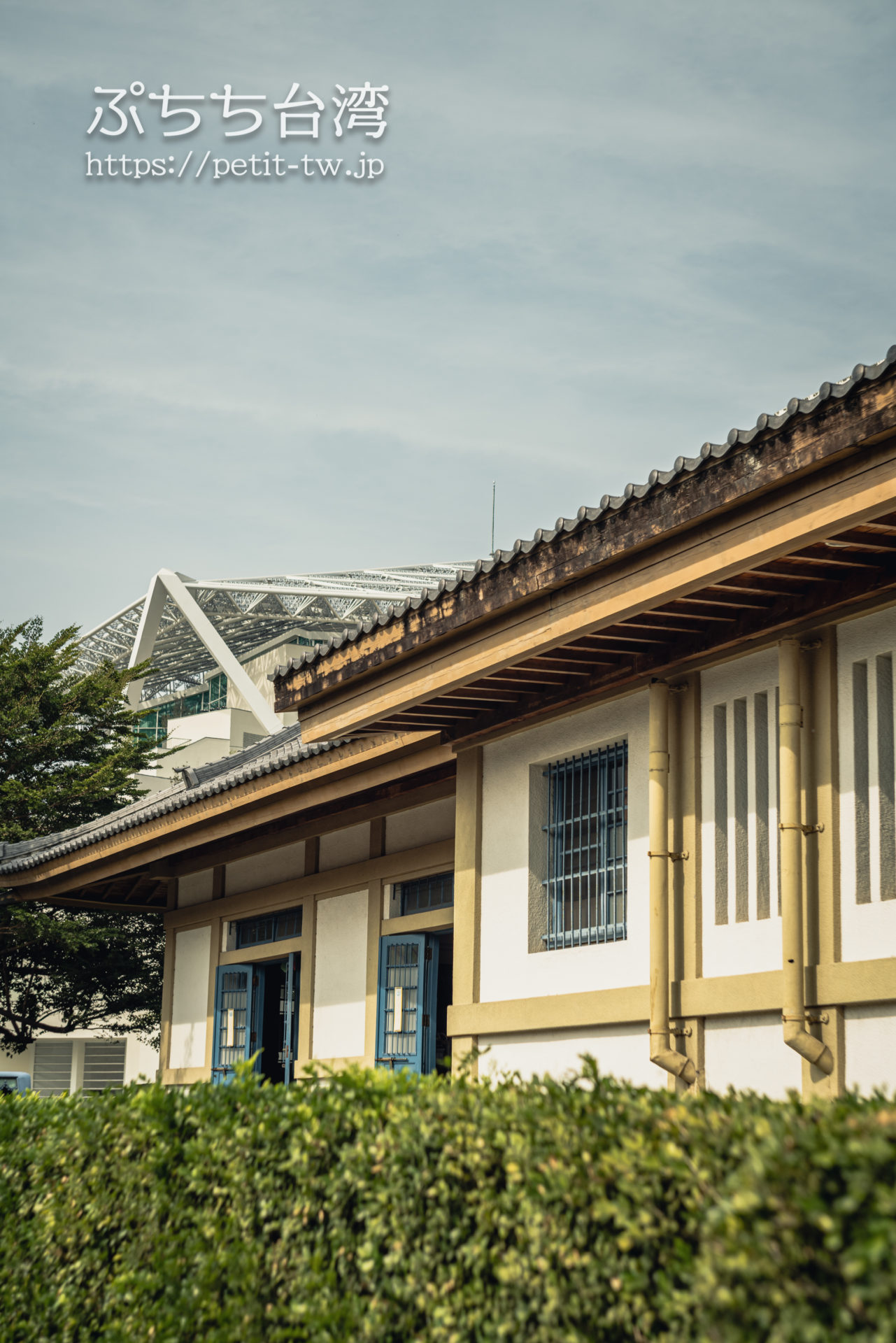 旧台南神社の事務所の外観（現小学校図書館）